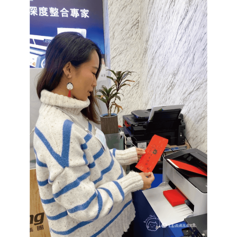 DIY燙金印刷體驗!客製化專屬濃濃年味紅包袋 blogger amber diy red packet 8