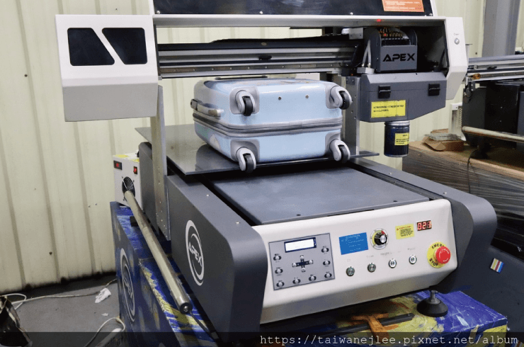 小資族創業推薦設備-UV直噴機、熱轉印機,客製化商品快速上手! custom suitcase printing process