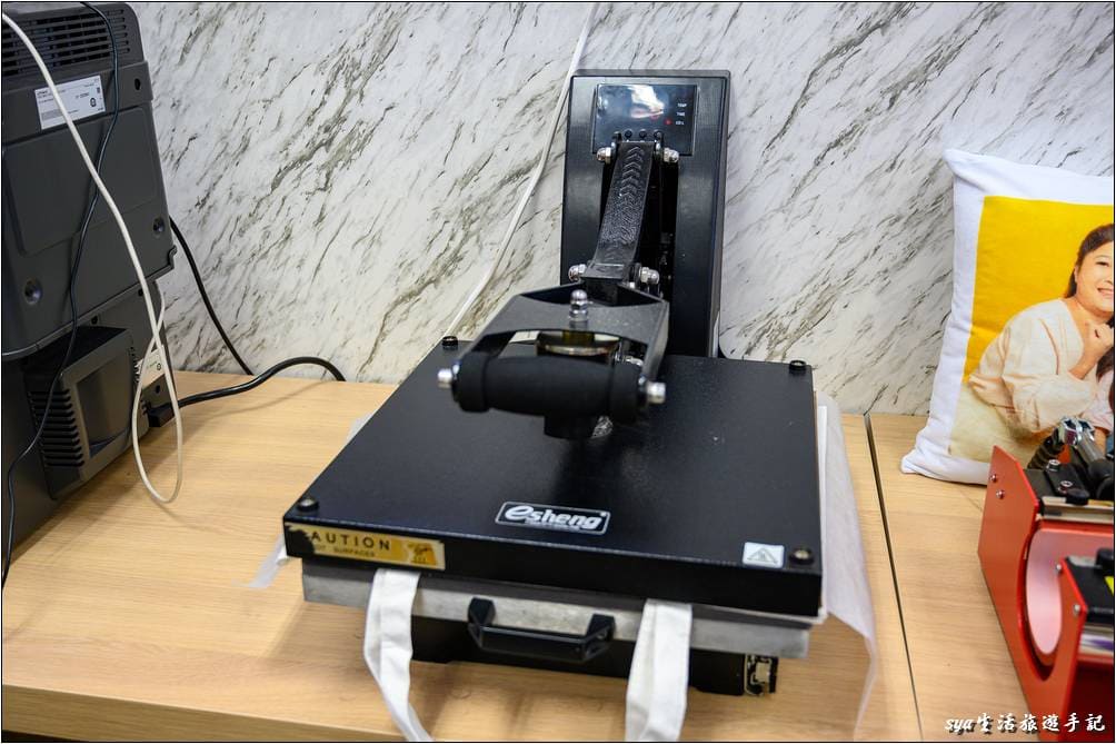 奕昇UV直噴機、熱轉印機 | 讓你輕鬆一圓客製化商品印刷的微型創業夢 customized product by heat press and uv printing blogger sya 12